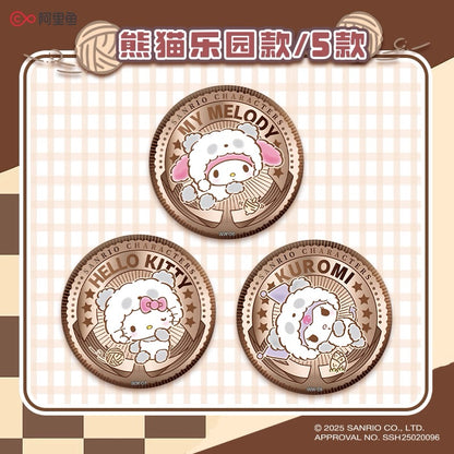 遊三麗鷗家族棉花娃娃系列正版週邊馬口鐵吧旋轉穀子胸章一整盒（內含6個）